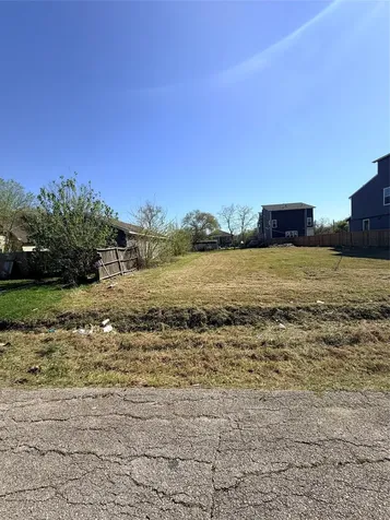 5004 Higgins Street Houston TX 77033