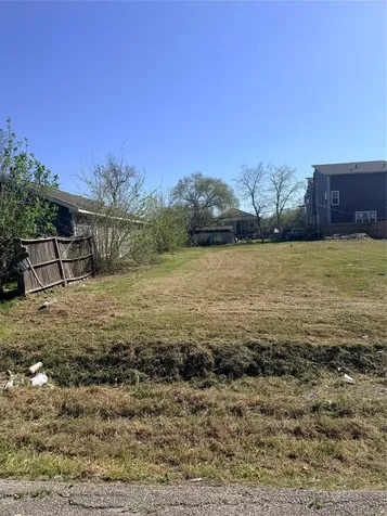 5004 Higgins Street Houston TX 77033