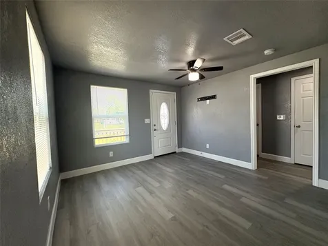 405 N Erskine Street Angleton TX 77515