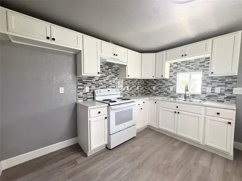 405 N Erskine Street Angleton TX 77515
