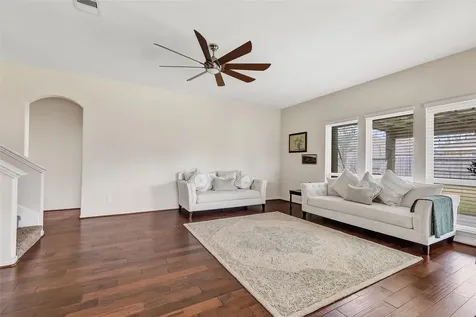 9518 Wincrest Drive Mont Belvieu TX 77523