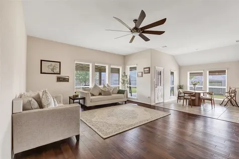 9518 Wincrest Drive Mont Belvieu TX 77523