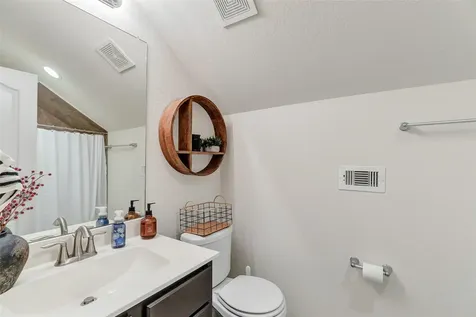 9518 Wincrest Drive Mont Belvieu TX 77523