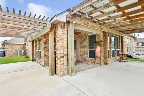 9518 Wincrest Drive Mont Belvieu TX 77523