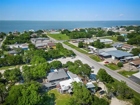 2360 Avenue L San Leon TX 77539