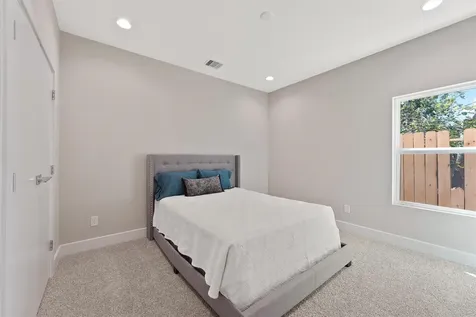 238 Julia Street E Houston TX 77022