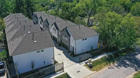 238 Julia Street E Houston TX 77022
