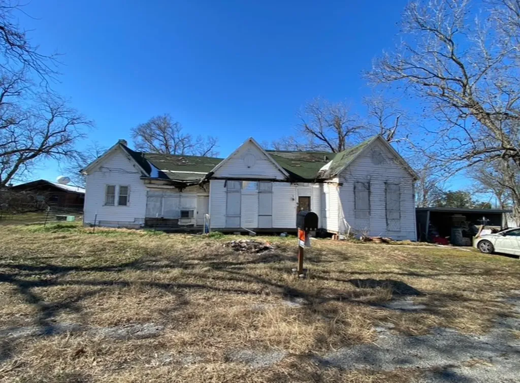 209 N Railroad Street Groesbeck TX 76642