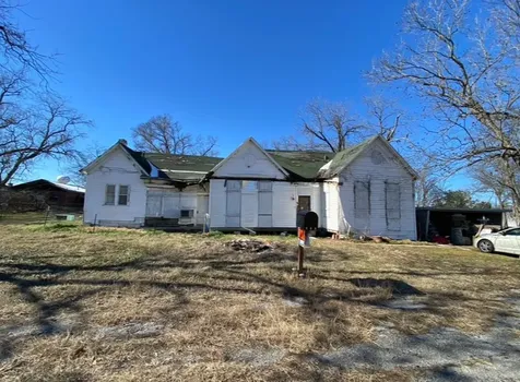 209 N Railroad Street Groesbeck TX 76642