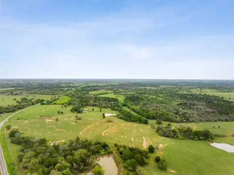4822 Fm 1624 Lexington TX 78947