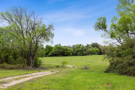 4822 Fm 1624 Lexington TX 78947