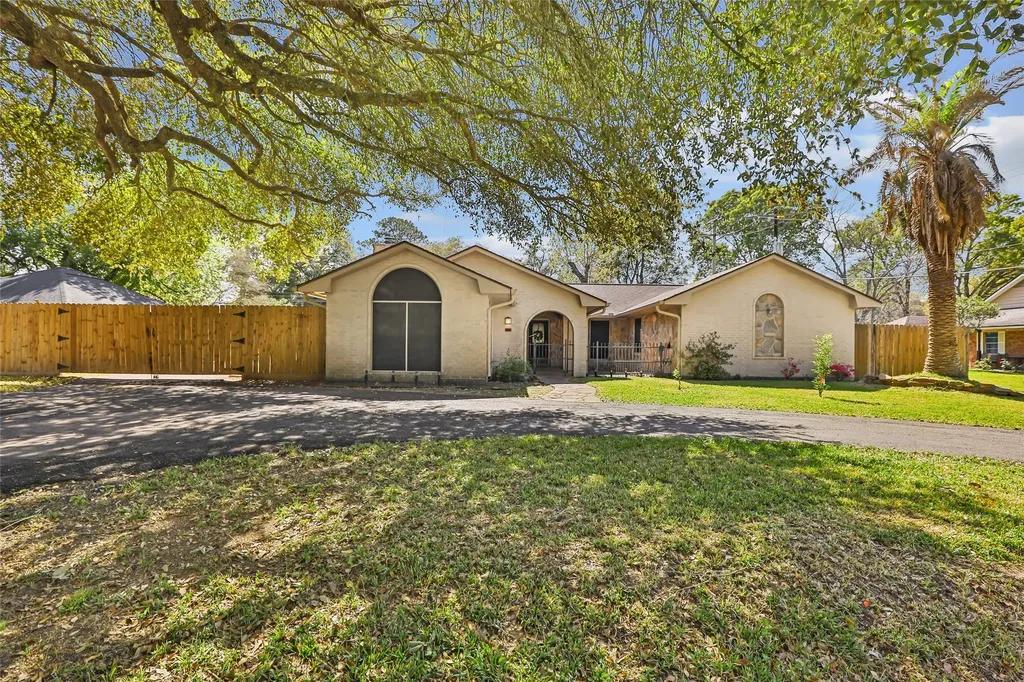 6 Hillcrest Street Dayton TX 77535