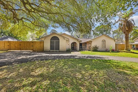 6 Hillcrest Street Dayton TX 77535