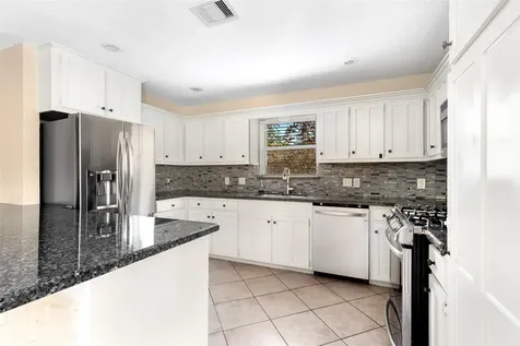 6 Hillcrest Street Dayton TX 77535