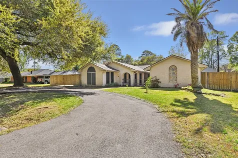 6 Hillcrest Street Dayton TX 77535