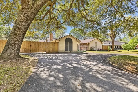 6 Hillcrest Street Dayton TX 77535