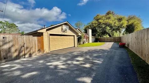6 Hillcrest Street Dayton TX 77535