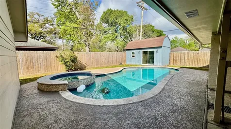 6 Hillcrest Street Dayton TX 77535