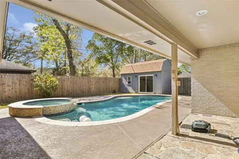 6 Hillcrest Street Dayton TX 77535