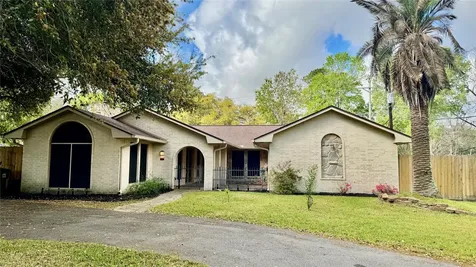 6 Hillcrest Street Dayton TX 77535