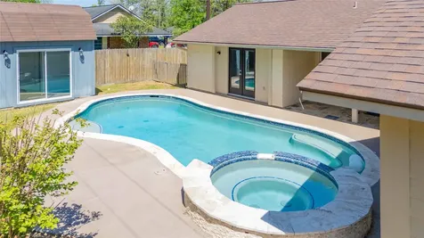 6 Hillcrest Street Dayton TX 77535