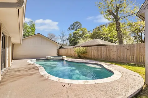 6 Hillcrest Street Dayton TX 77535