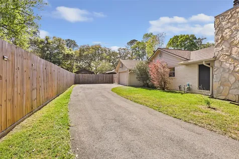 6 Hillcrest Street Dayton TX 77535