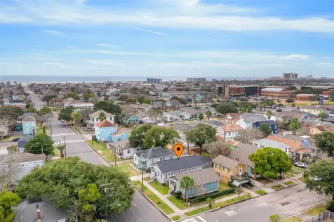 2005 37th Street Galveston TX 77550