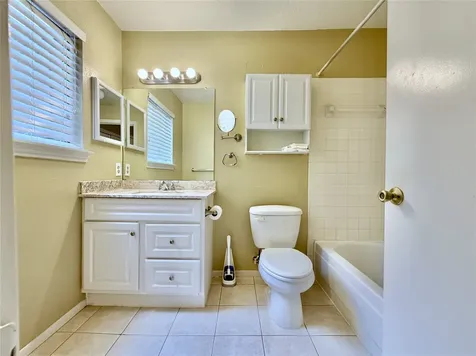 2103 Place Rebecca Lane D10 Houston TX 77090