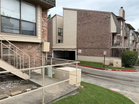 2103 Place Rebecca Lane D10 Houston TX 77090