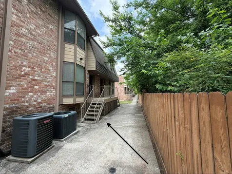 2103 Place Rebecca Lane D10 Houston TX 77090