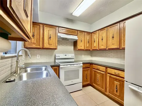 2103 Place Rebecca Lane D10 Houston TX 77090