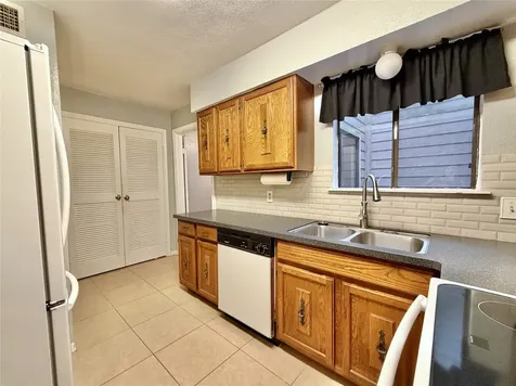 2103 Place Rebecca Lane D10 Houston TX 77090