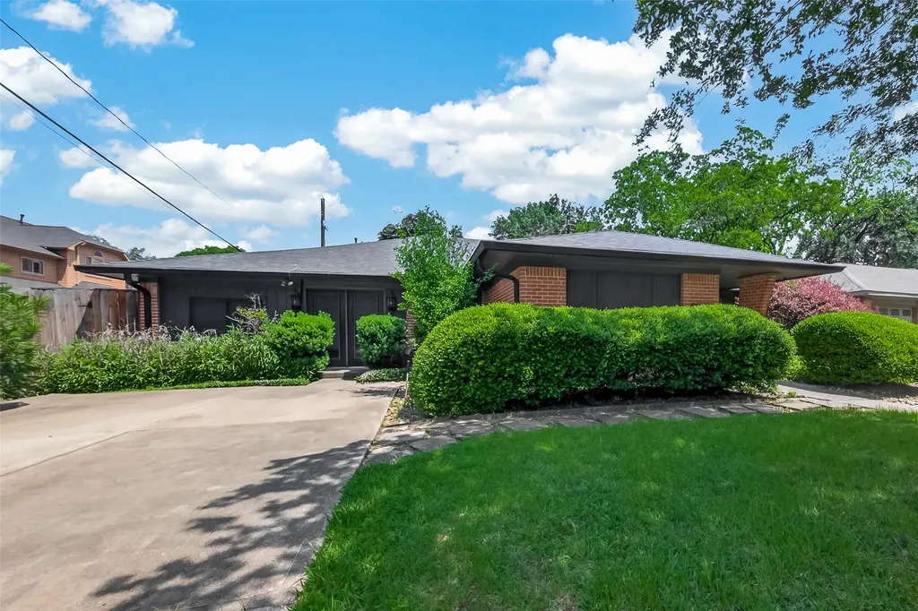 5326 Redstart Street Houston TX 77096