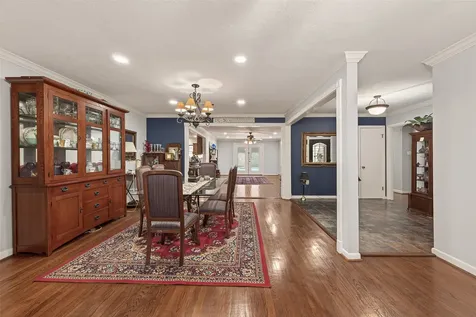 5326 Redstart Street Houston TX 77096