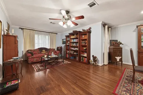5326 Redstart Street Houston TX 77096