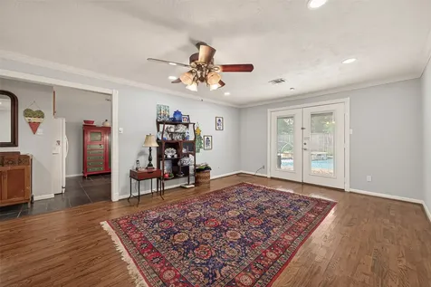 5326 Redstart Street Houston TX 77096