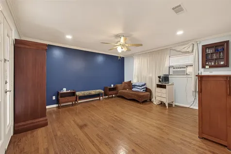 5326 Redstart Street Houston TX 77096