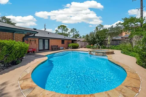 5326 Redstart Street Houston TX 77096