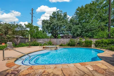5326 Redstart Street Houston TX 77096