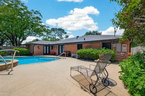 5326 Redstart Street Houston TX 77096