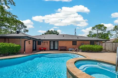 5326 Redstart Street Houston TX 77096