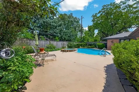 5326 Redstart Street Houston TX 77096