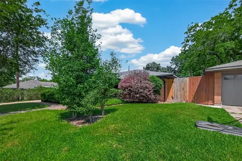 5326 Redstart Street Houston TX 77096