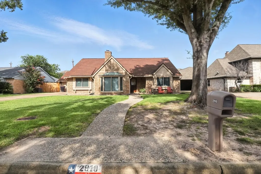 2910 Riata Lane Houston TX 77043