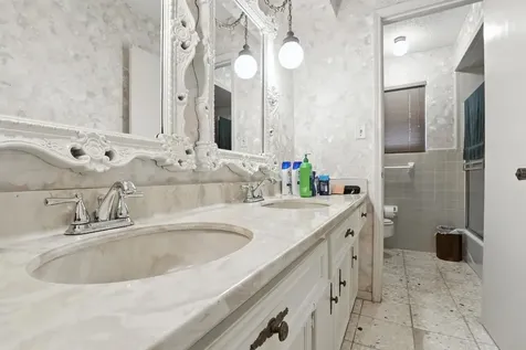 2910 Riata Lane Houston TX 77043
