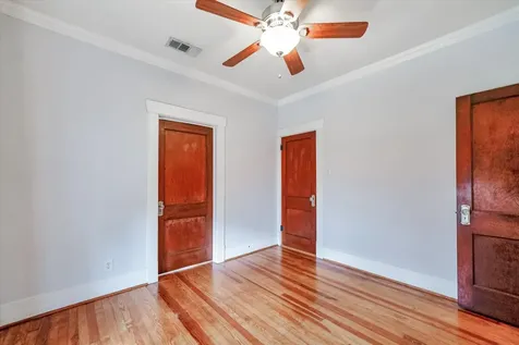 1024 W Temple Street Houston TX 77009