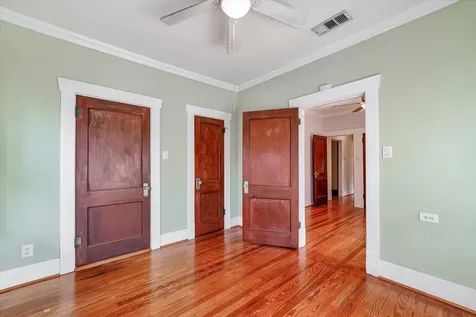 1024 W Temple Street Houston TX 77009