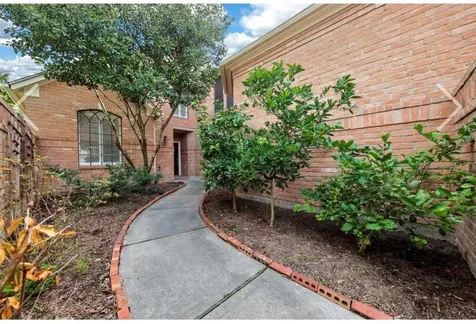 6990 Oakwood Park Houston TX 77040