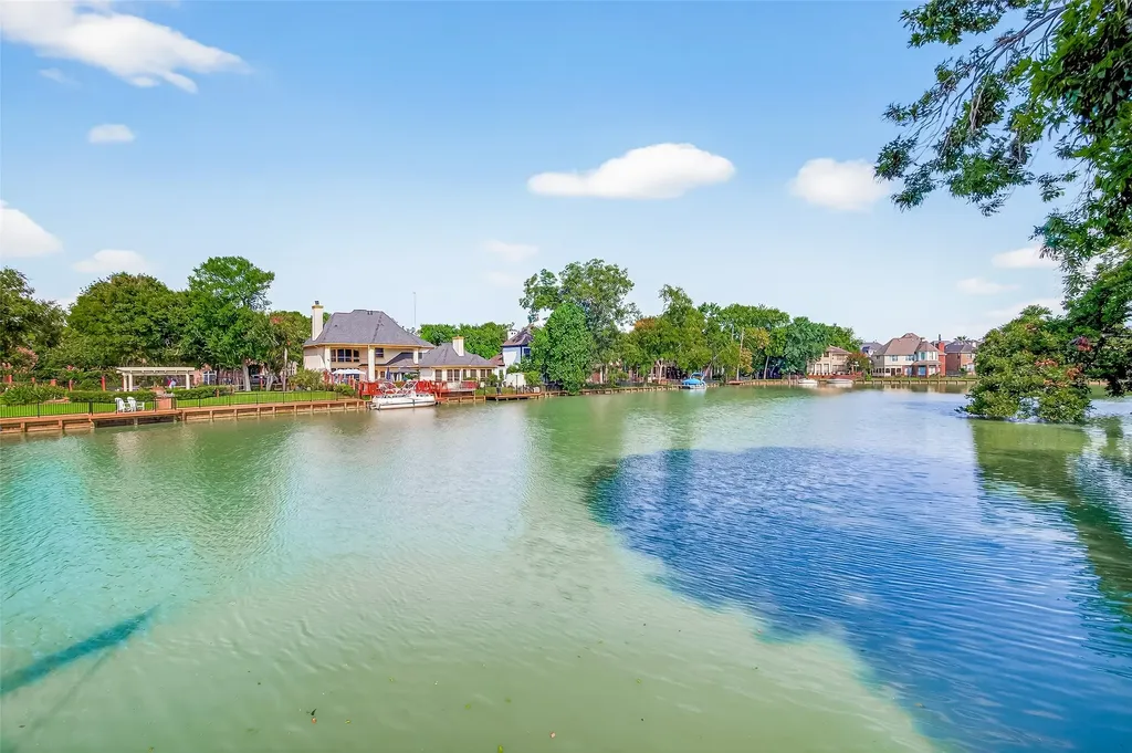 4131 Crow Valley Missouri City TX 77459